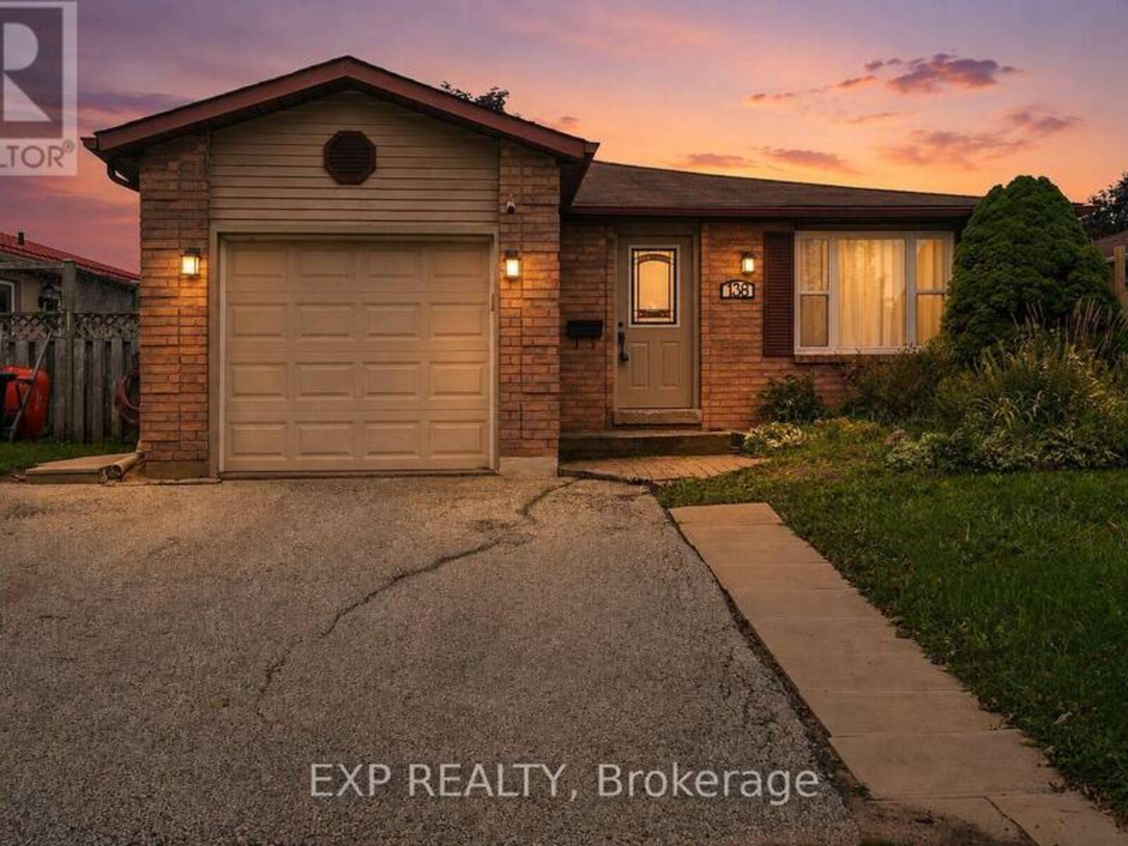 138 LILLIAN CRESCENT, Barrie, Ontario L4N 5X5