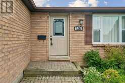 138 LILLIAN CRESCENT | Barrie Ontario | Slide Image Three