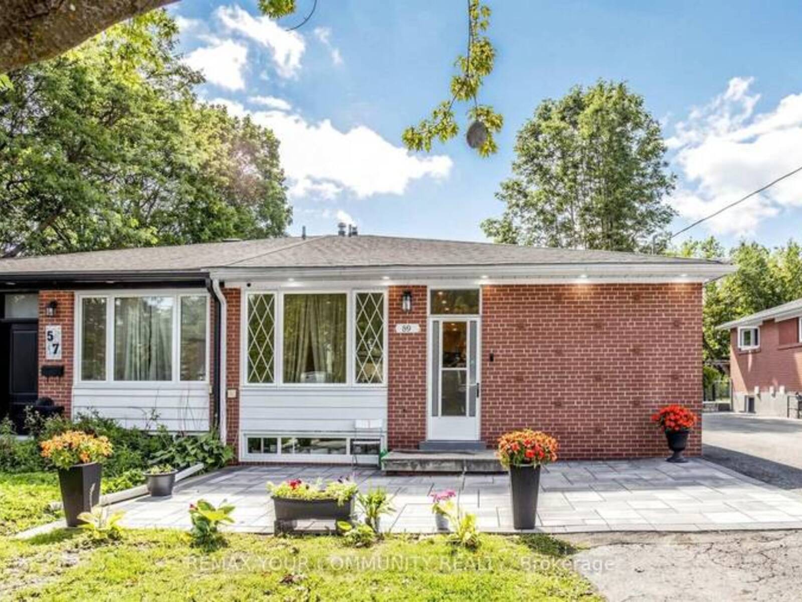 59 DAVIS ROAD, Aurora, Ontario L4G 2B4