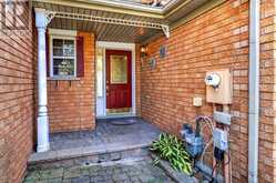 14 MILLOY PLACE | Aurora Ontario | Slide Image Two