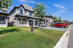 9 ALAN WILLIAMS TRAIL | Uxbridge Ontario | Slide Image Three
