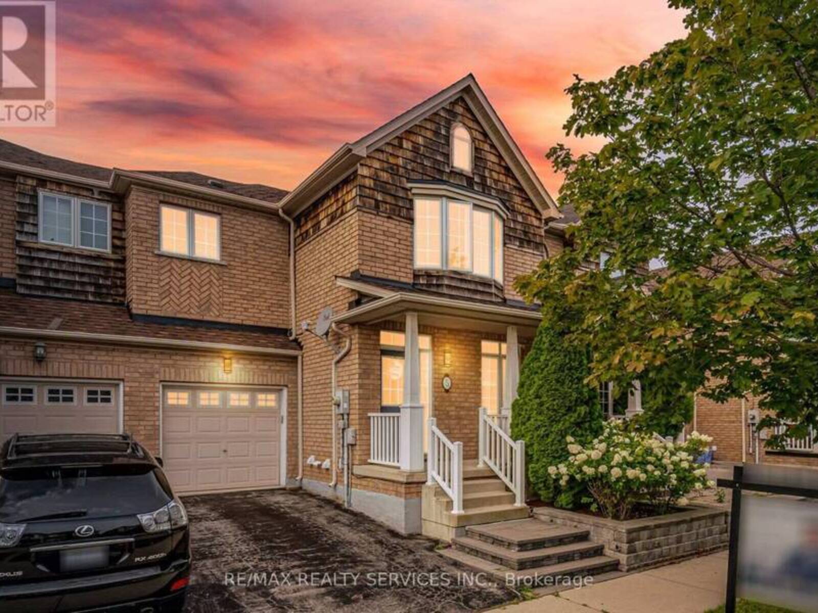 5 WESTHAMPTON WAY, Hamilton, Ontario L8E 6C8