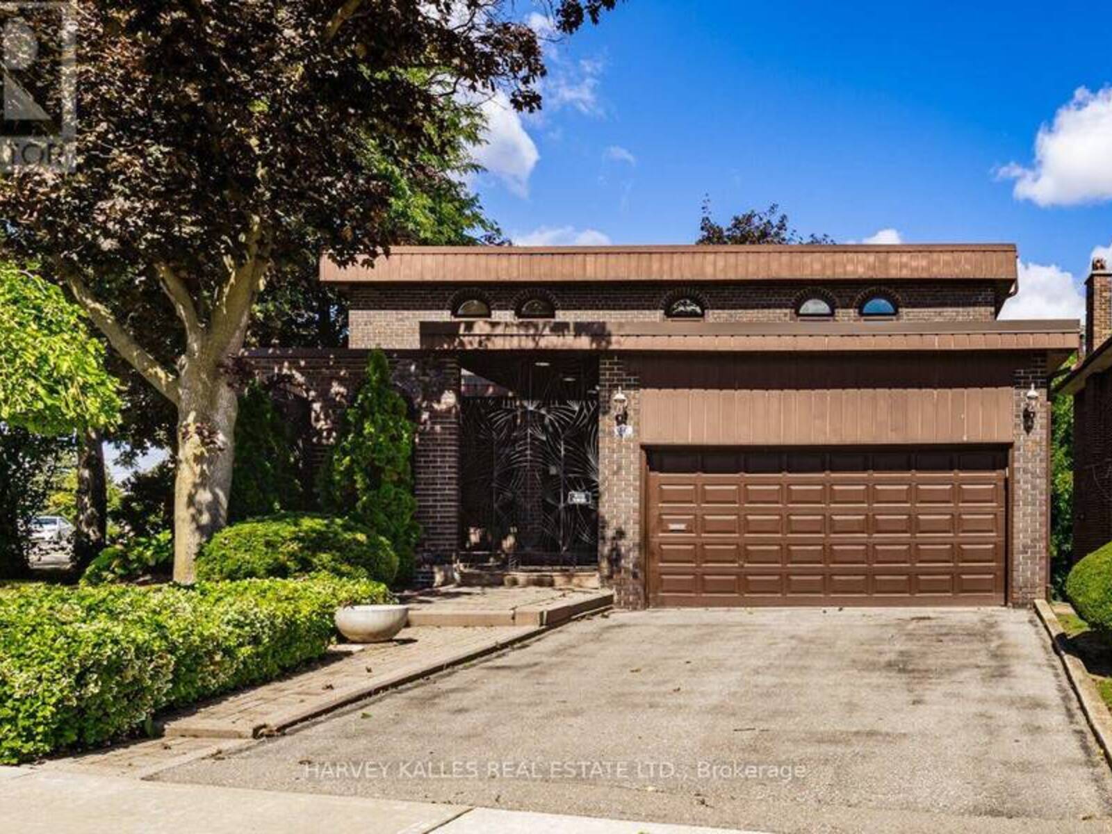 30 COREYDALE COURT, Toronto, Ontario M3H 4T2