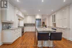 329 WALMER ROAD | Toronto Ontario | Slide Image Eleven