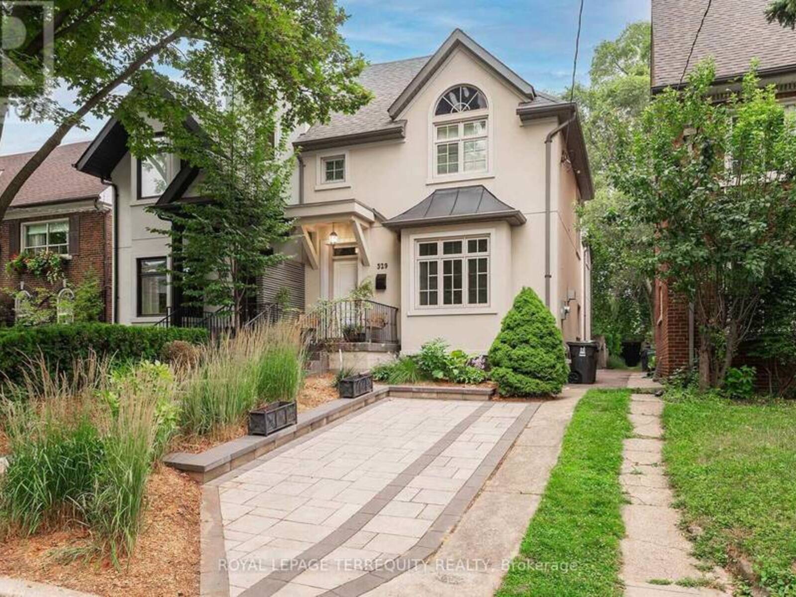 329 WALMER ROAD, Toronto, Ontario M5R 2Y3