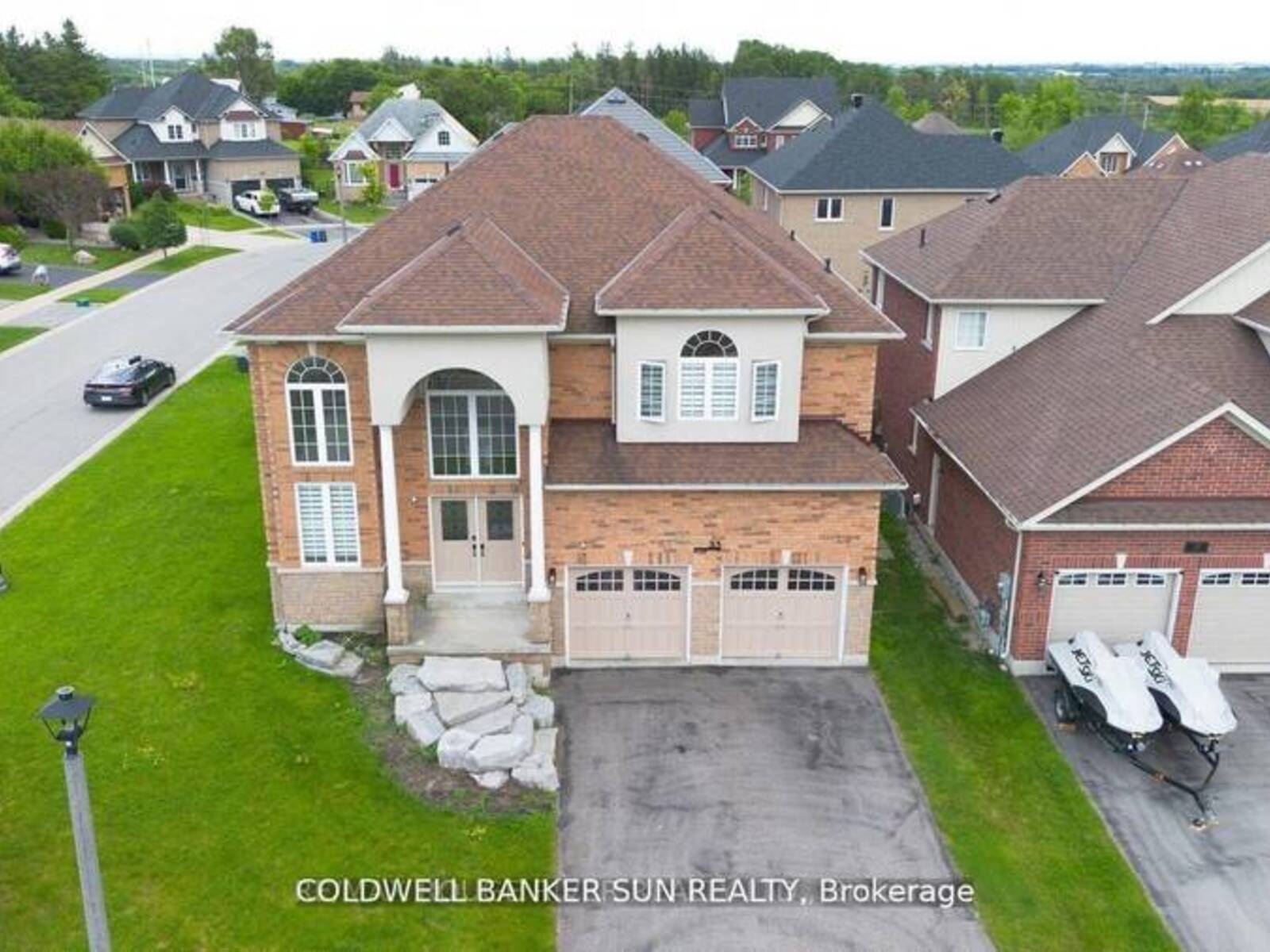 33 ELLIS CRESCENT, Lindsay, Ontario K9V 0A5