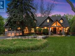 2 PINE RIDGE DRIVE Toronto Ontario, M1M 2X3