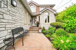 37 BENNETT ROAD | Toronto Ontario | Slide Image Ten
