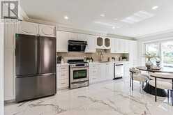 27 SAMANTHA CIRCLE | Richmond Hill Ontario | Slide Image Thirteen