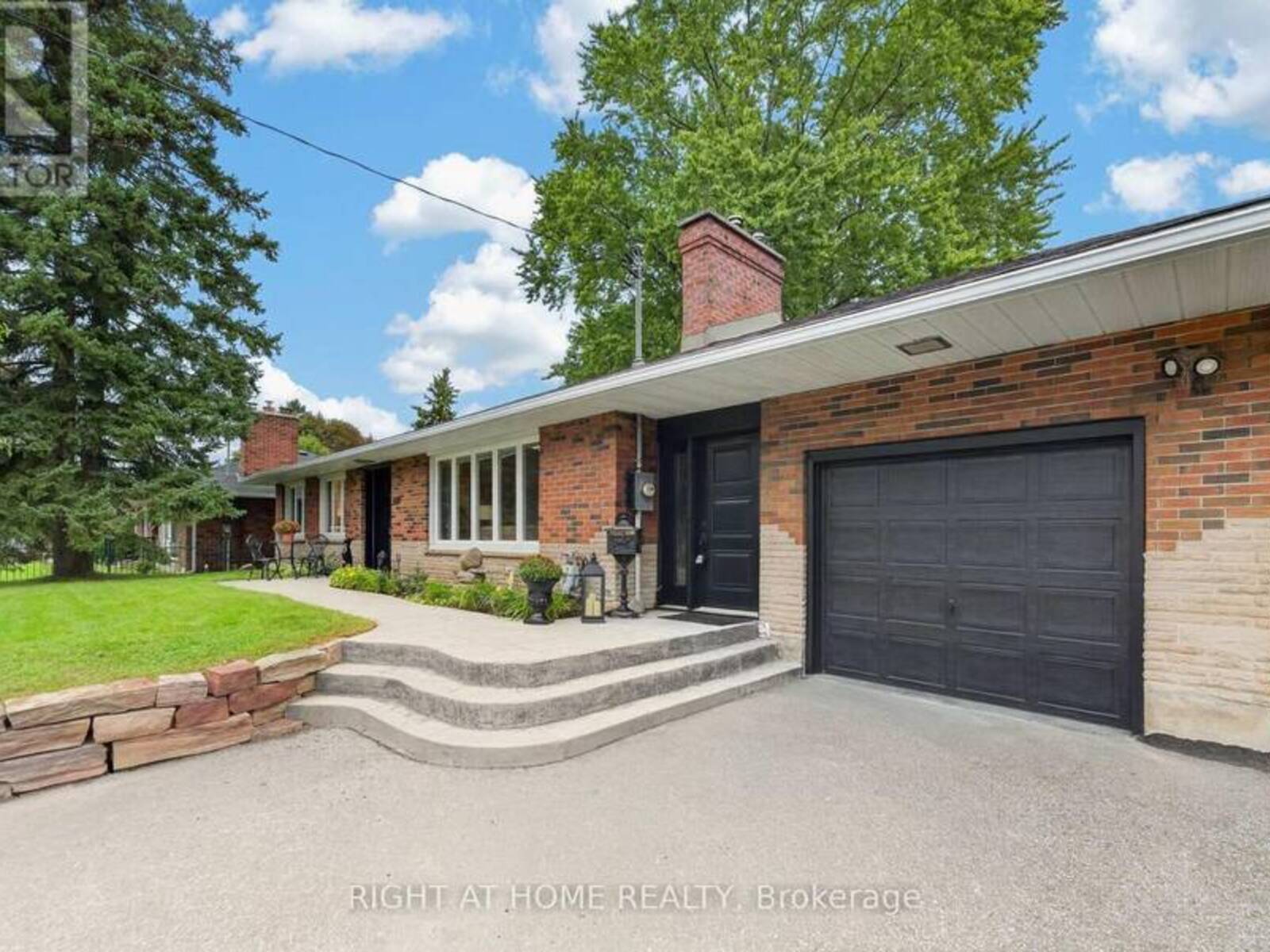 937 CHEVROLET STREET, Oshawa, Ontario L1G 4H7