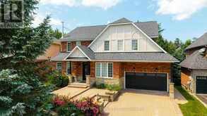 8 CYRIL RICHARDSON COURT | Uxbridge Ontario | Slide Image One