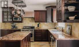 8 CYRIL RICHARDSON COURT | Uxbridge Ontario | Slide Image Seven