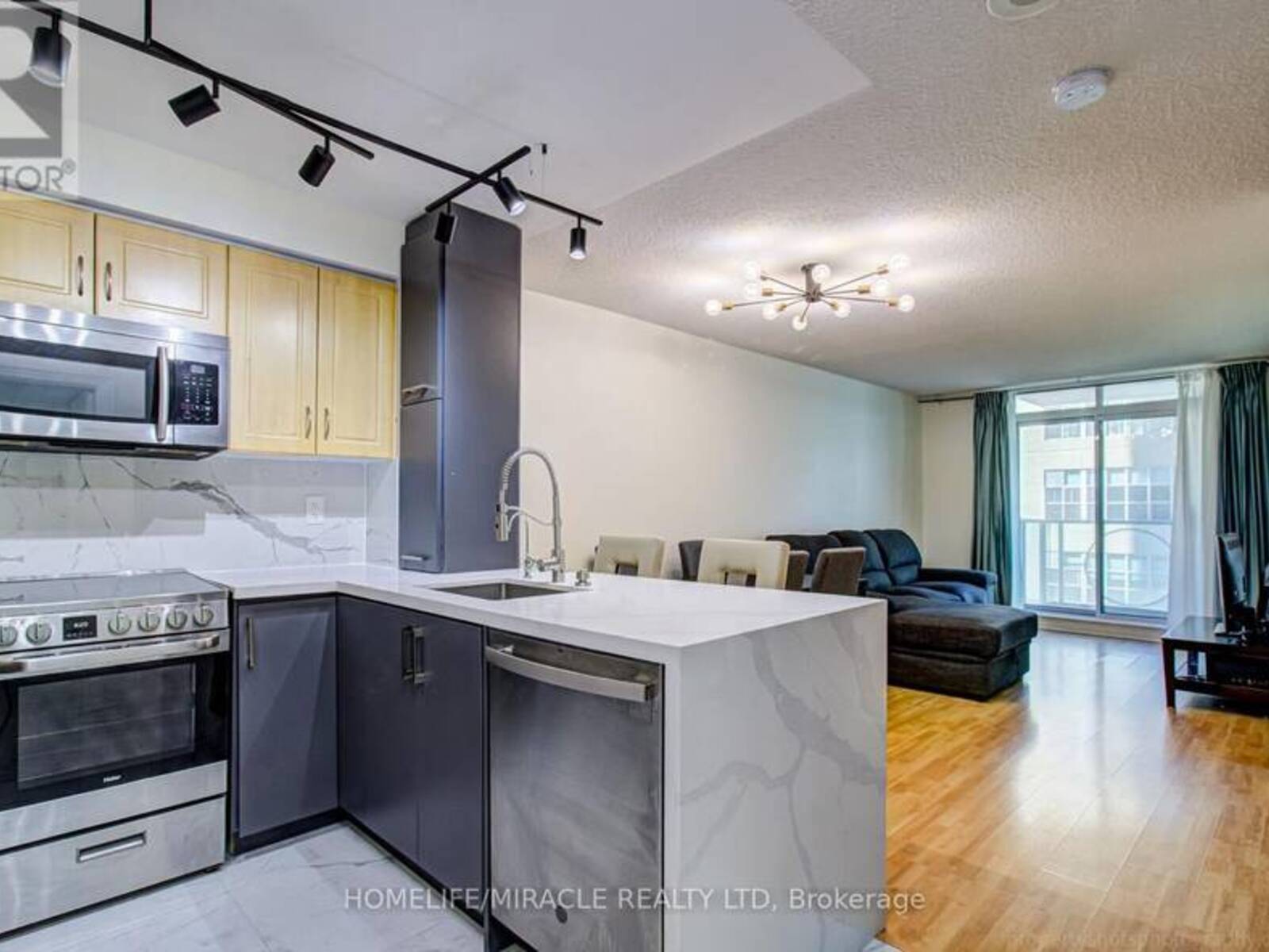 705 - 212 EGLINTON AVENUE, Toronto, Ontario M4P 0A3