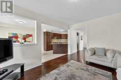 18 HEREFORDSHIRE CRESCENT | Newmarket Ontario | Slide Image Ten
