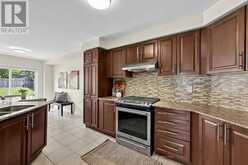 18 HEREFORDSHIRE CRESCENT | Newmarket Ontario | Slide Image Seventeen