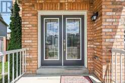 18 HEREFORDSHIRE CRESCENT | Newmarket Ontario | Slide Image Four