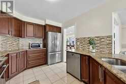 18 HEREFORDSHIRE CRESCENT | Newmarket Ontario | Slide Image Sixteen
