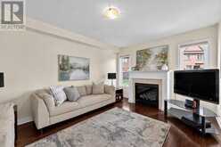 18 HEREFORDSHIRE CRESCENT | Newmarket Ontario | Slide Image Nine