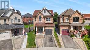 18 HEREFORDSHIRE CRESCENT | Newmarket Ontario | Slide Image Two