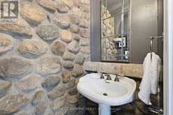 3083 LAKESHORE ROAD | Burlington Ontario | Slide Image Fifteen