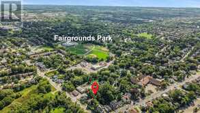 190 CHARLOTTE STREET S | Newmarket Ontario | Slide Image Four