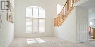 256 REA DRIVE | Fergus Ontario | Slide Image Ten
