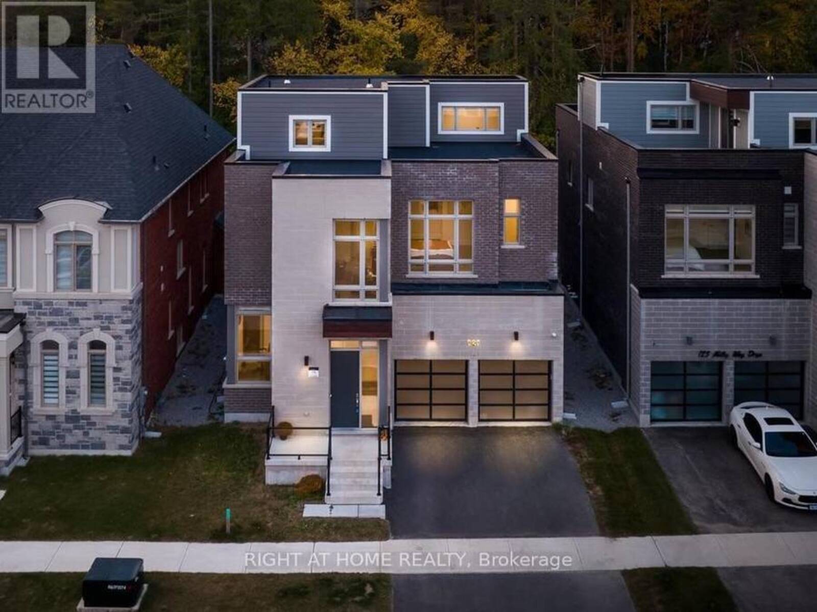 121 MILKY WAY DRIVE, Richmond Hill, Ontario L4C 4L9