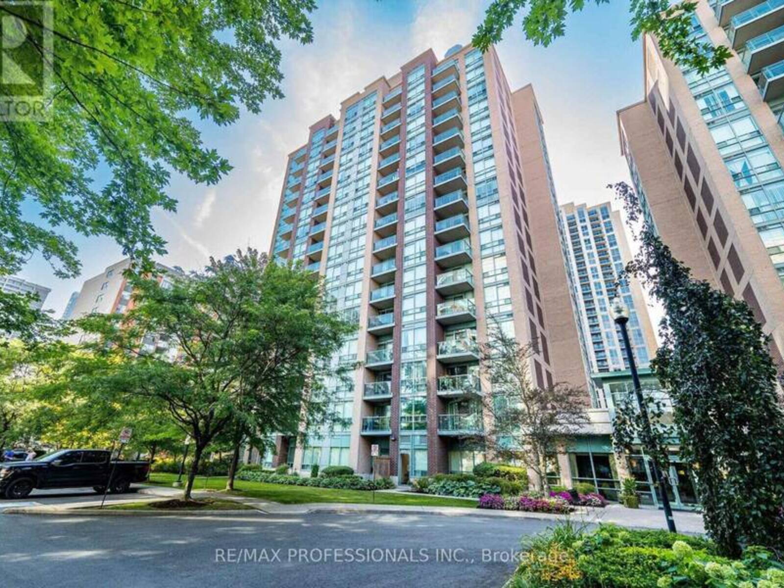 101 - 7 MICHAEL POWER PLACE, Toronto, Ontario M9A 0A4