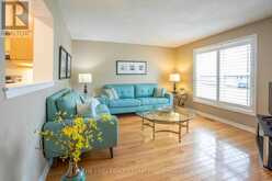272 JEFF SMITH COURT | Newmarket Ontario | Slide Image Five