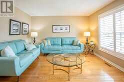 272 JEFF SMITH COURT | Newmarket Ontario | Slide Image Six