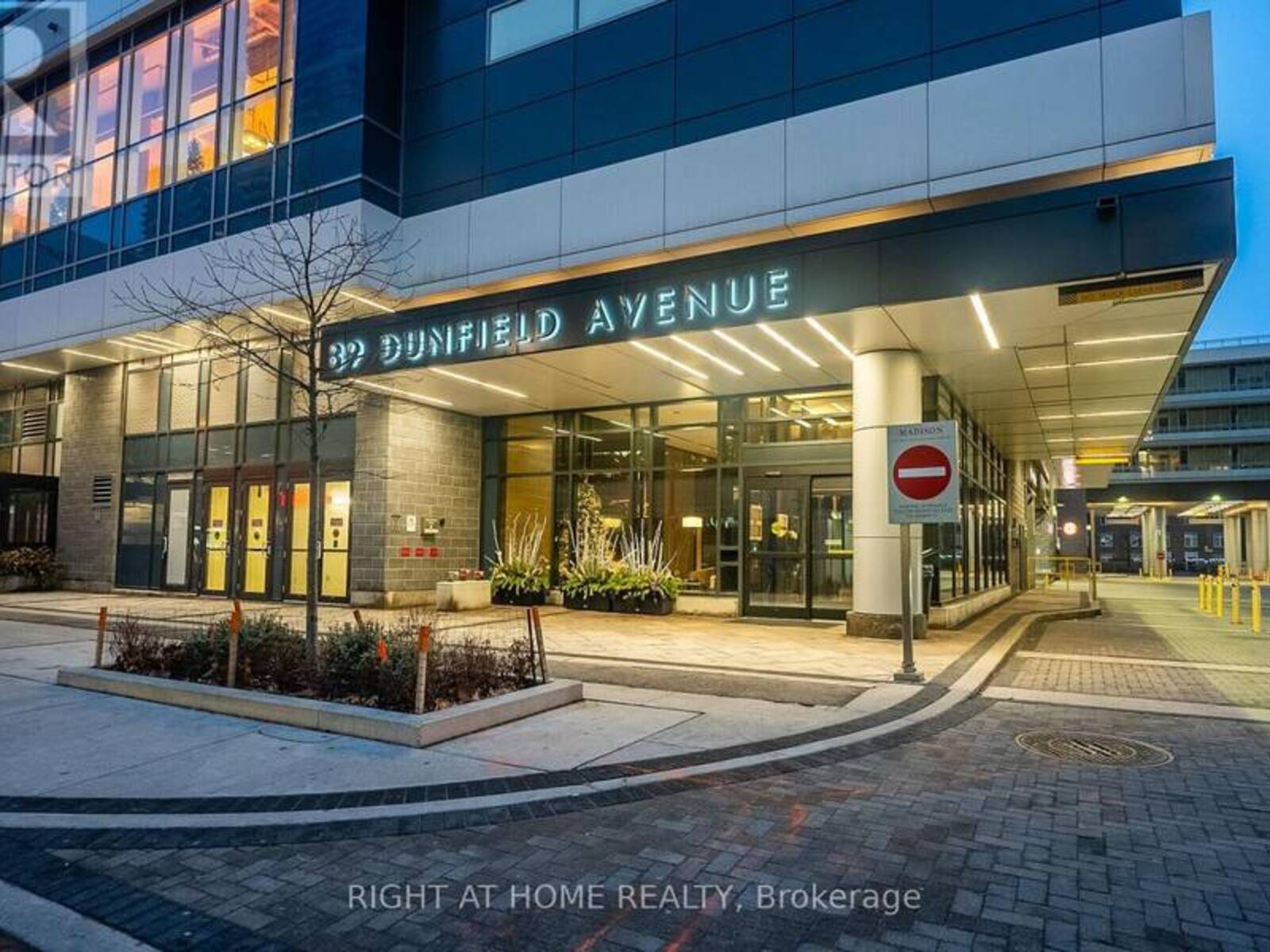 2306 - 89 DUNFIELD AVENUE, Toronto, Ontario M4S 0A4