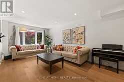 262 YORKSHIRE DRIVE | Newmarket Ontario | Slide Image Five
