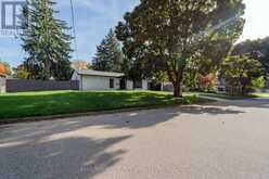 646 SEQUIN CRESCENT | Mississauga Ontario | Slide Image Three