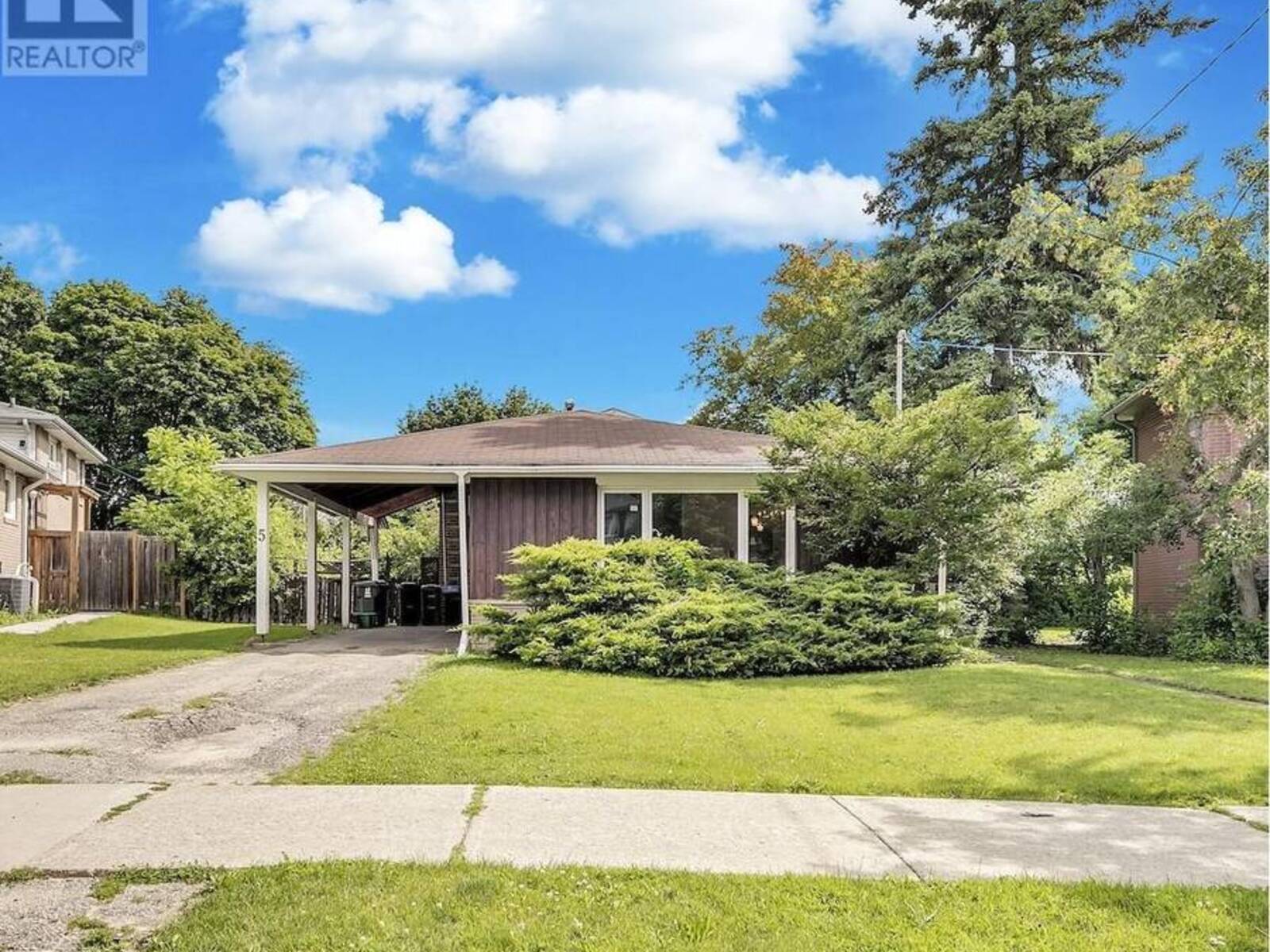5 CLAREVILLE CRESCENT, Toronto, Ontario M2J 2B9