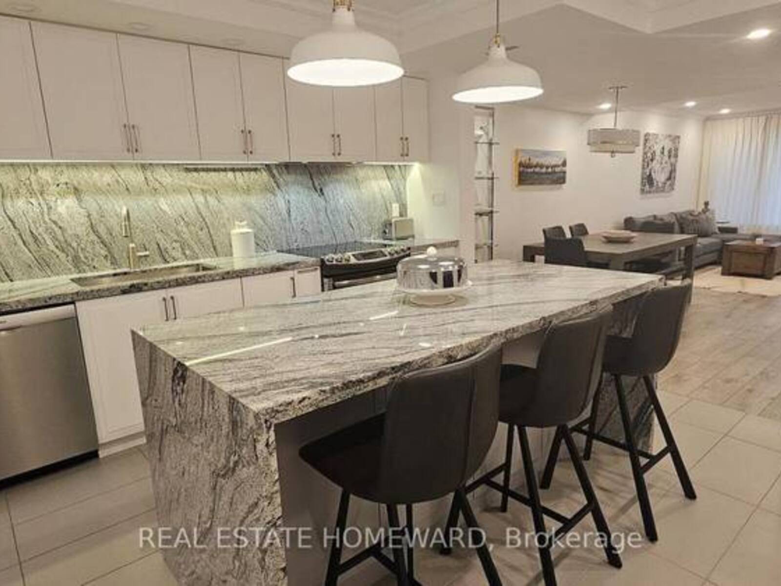 5 - 122 GLEN MANOR DRIVE, Toronto, Ontario M4E 2X6