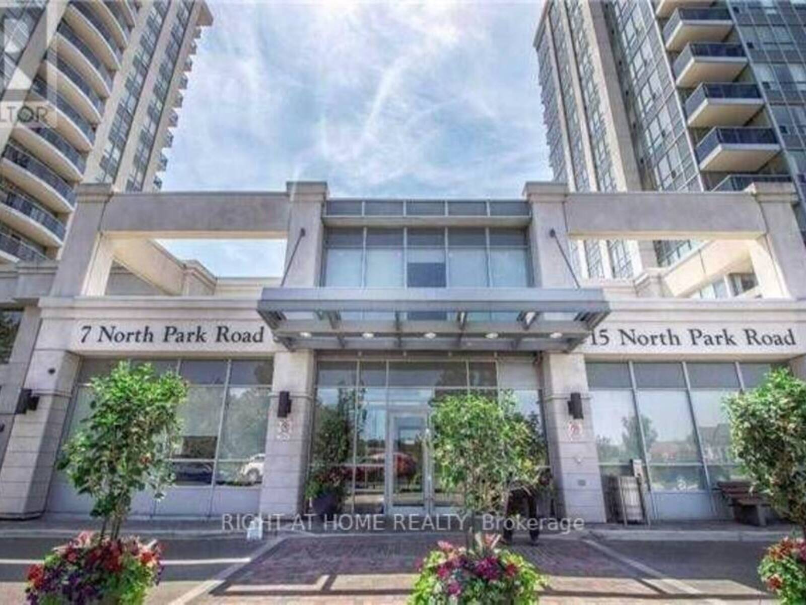 LPH209 - 15 NORTH PARK ROAD, Vaughan, Ontario L4J 0A1