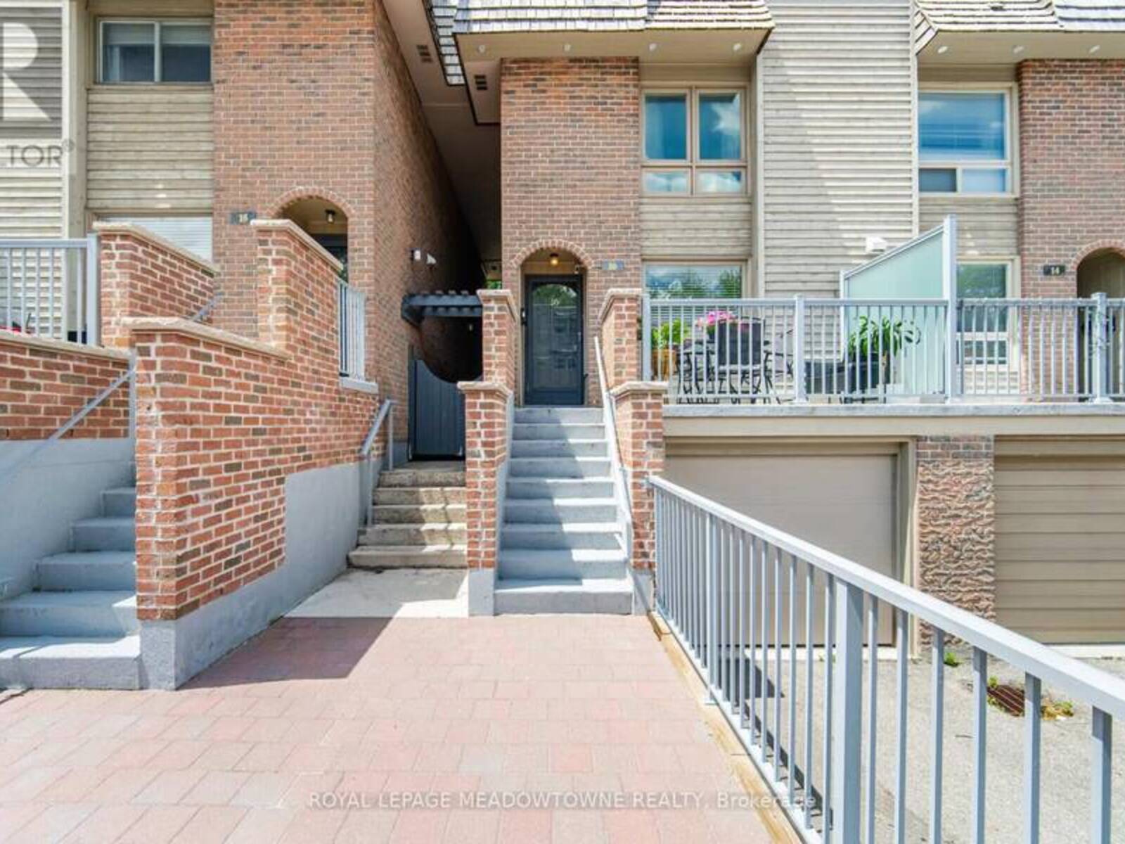 16 DUTCH MYRTLE WAY, Toronto, Ontario M3B 3K8