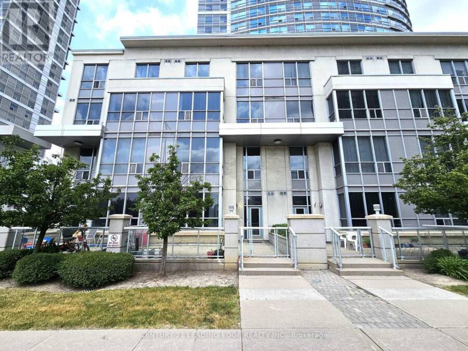 TH120 - 38 LEE CENTRE DRIVE, Toronto, Ontario M1H 3J7
