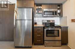 909 - 75 NORMAN BETHUNE AVENUE | Richmond Hill Ontario | Slide Image Nine