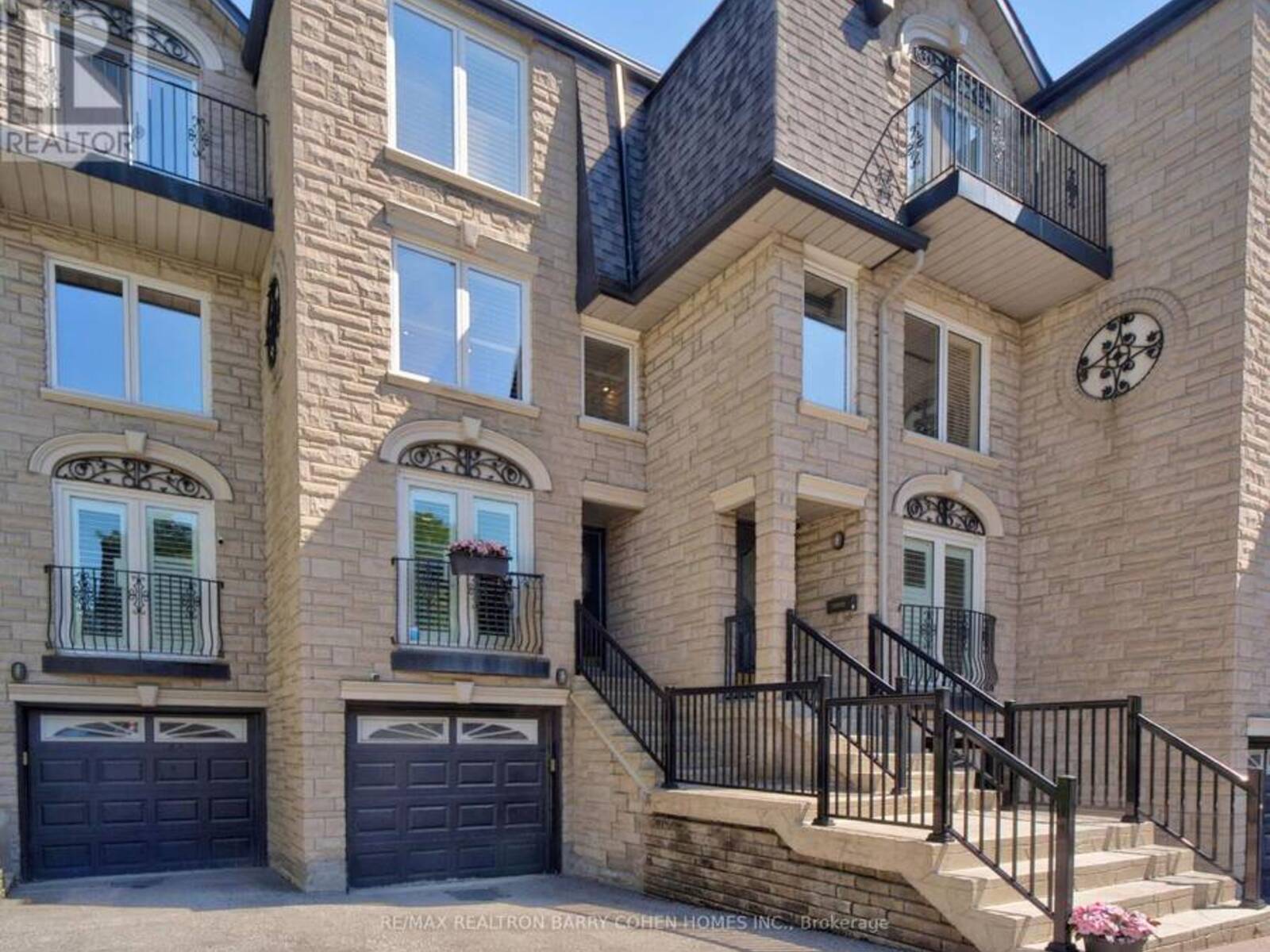 21 BIRCHBANK LANE, Toronto, Ontario M3B 2Y2