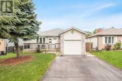 24 LAURIE CRESCENT | Barrie Ontario | Slide Image Three