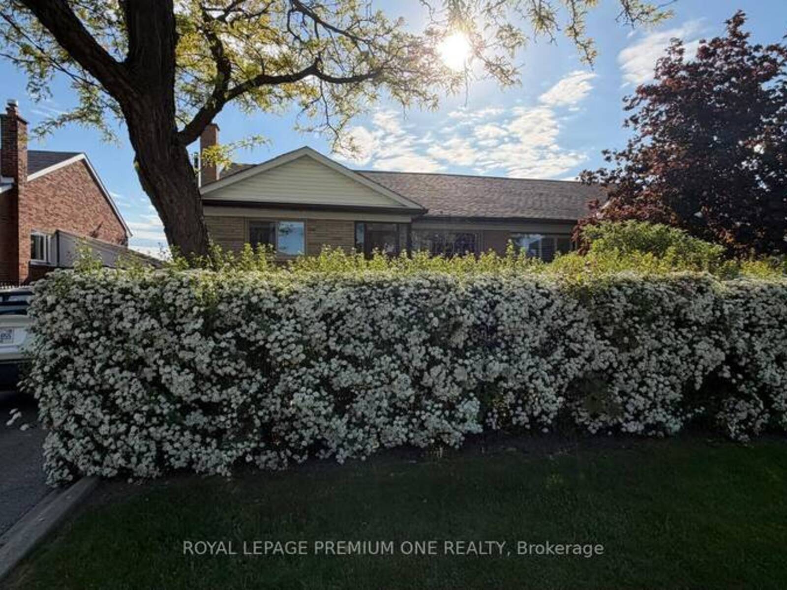 73 KANARICK CRESCENT, Toronto, Ontario M3L 1P3