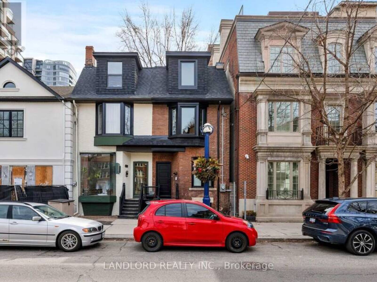 107A SCOLLARD STREET, Toronto, Ontario M5R 1G4