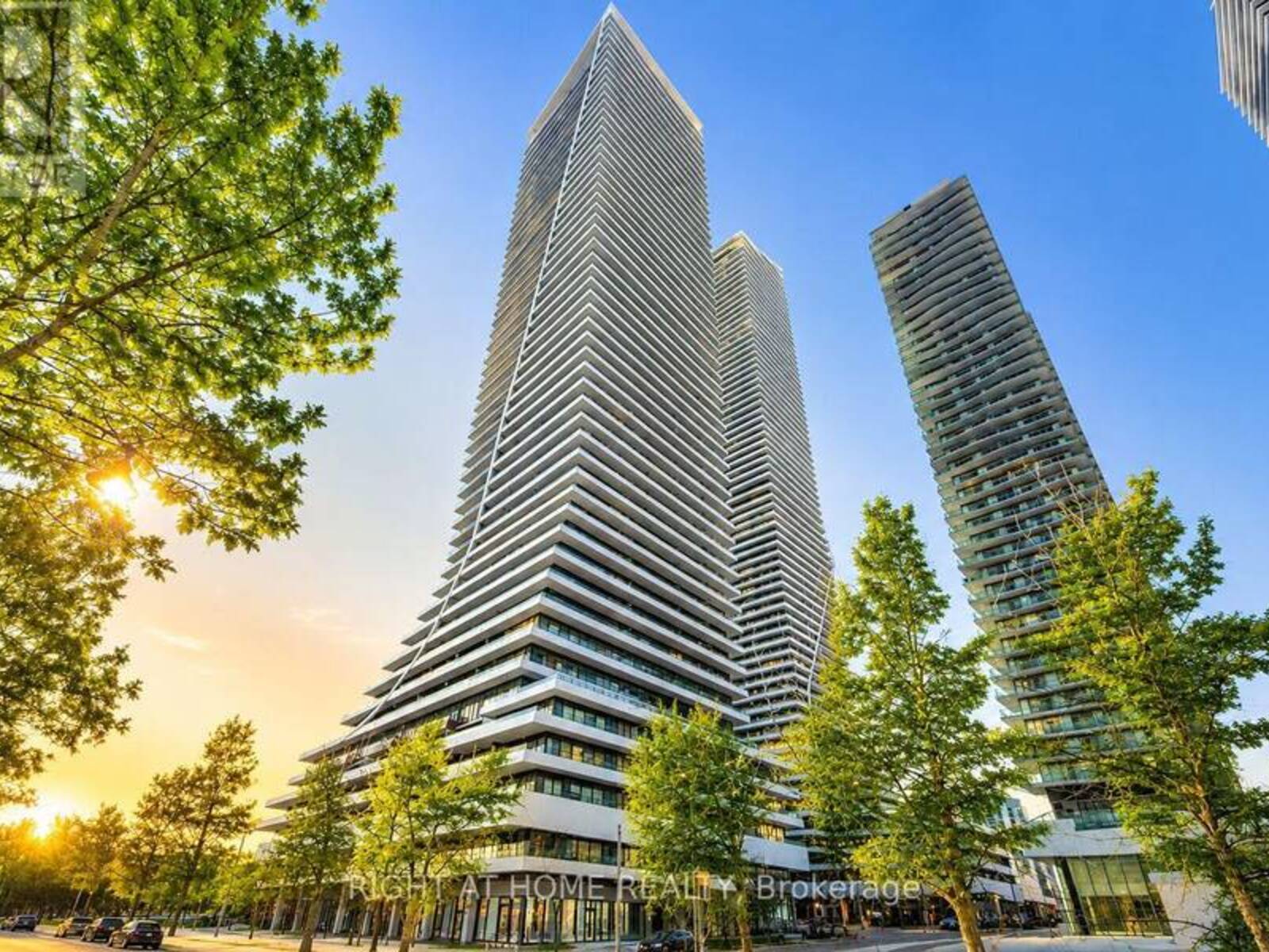 LPH02B - 20 SHORE BREEZE DRIVE, Toronto, Ontario M8V 1A1