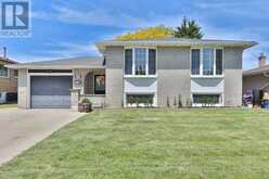 11 LYNWOOD DRIVE | Hamilton Ontario | Slide Image Three
