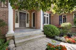 19 STOCKDALE CRESCENT | Richmond Hill Ontario | Slide Image Four