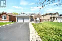 57 BRONZE CRESCENT | Bradford West Gwillimbury Ontario | Slide Image Two