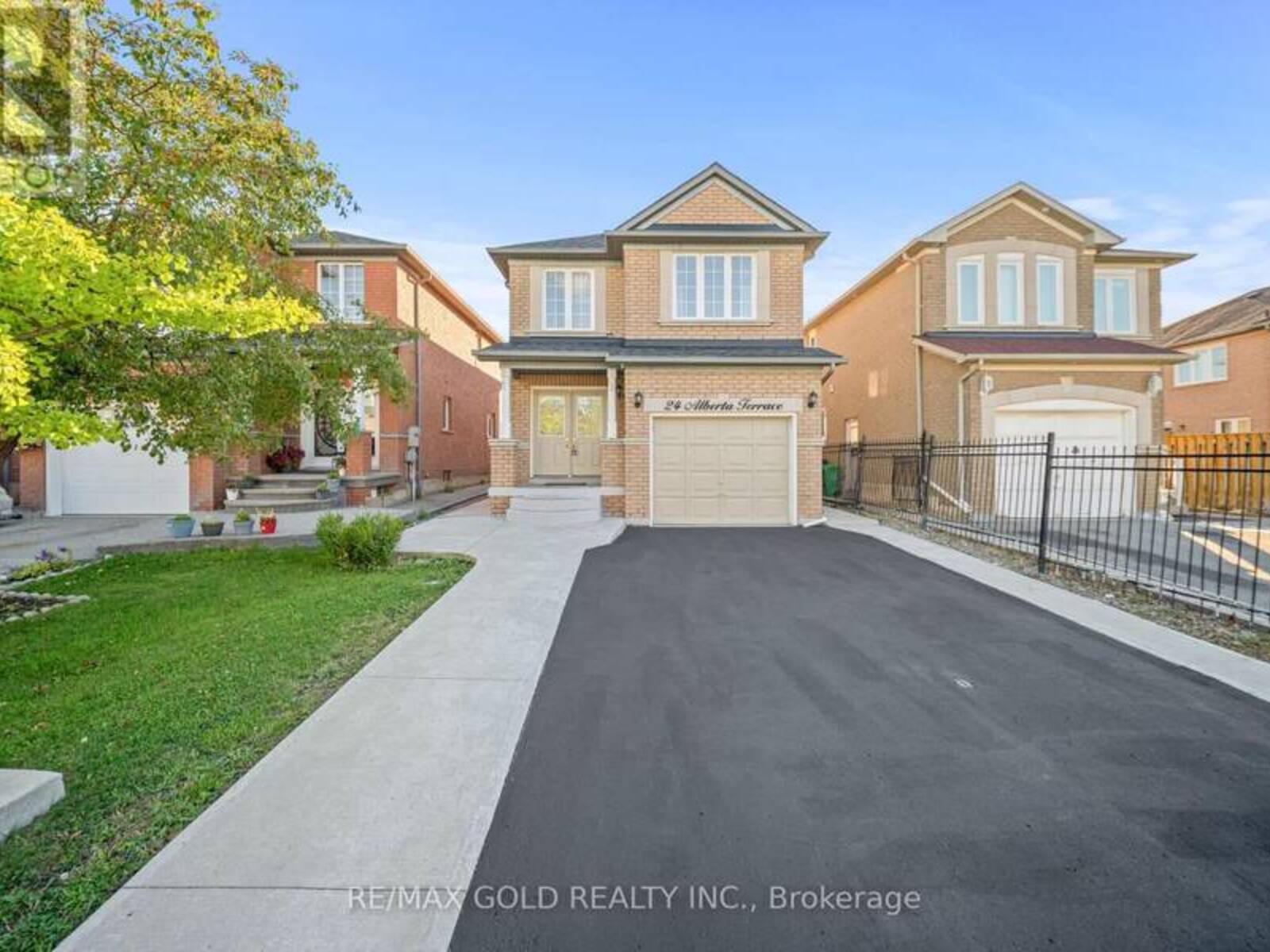 24 ALBERTA TERRACE, Brampton, Ontario L6R 2H8