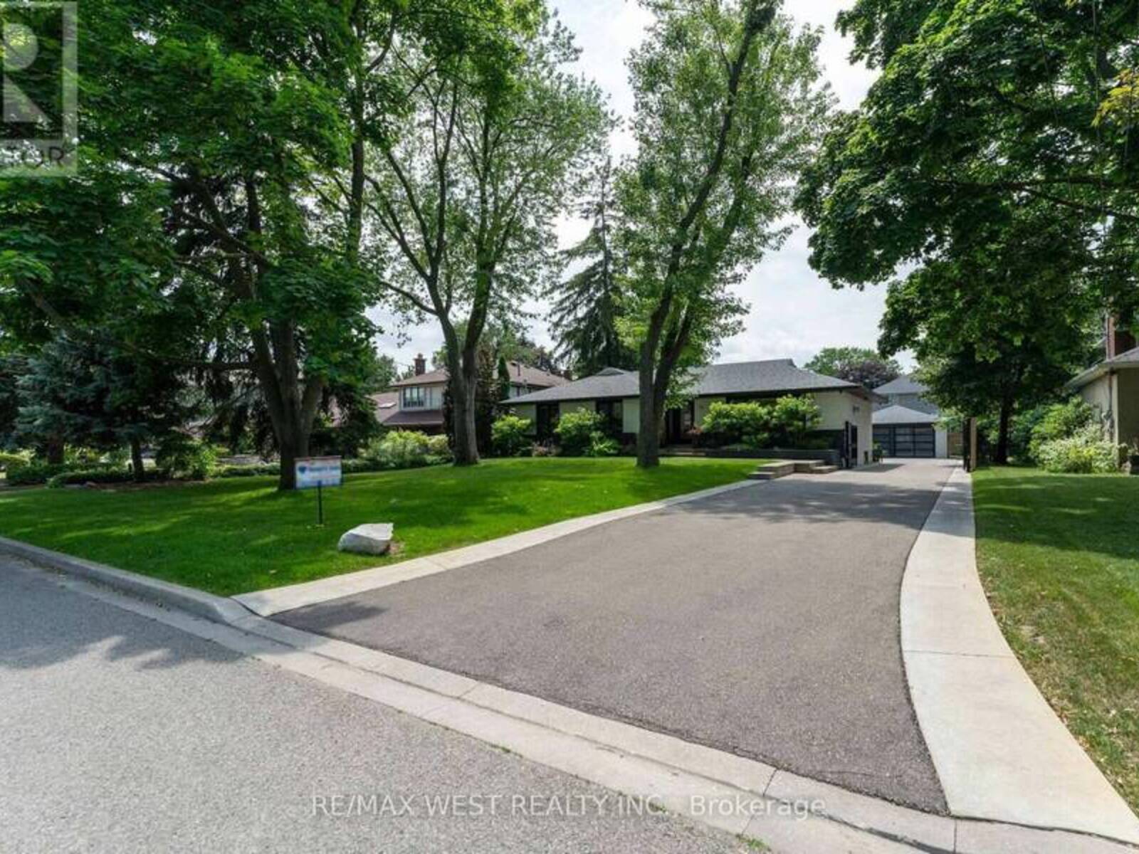 92 WARWOOD ROAD, Toronto, Ontario M9B 5B7