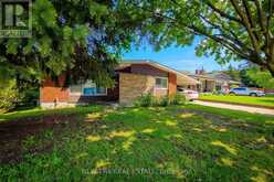 1 VERA COURT | Hamilton Ontario | Slide Image Three